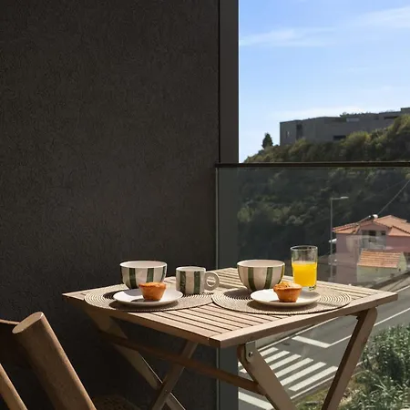 Hills V By An Island Apartment *