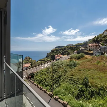 Hills V By An Island Apartment *
